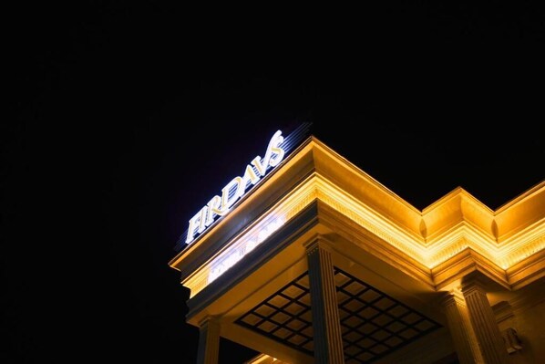 Luokittelematon kuva, 1 kautta 33, painike