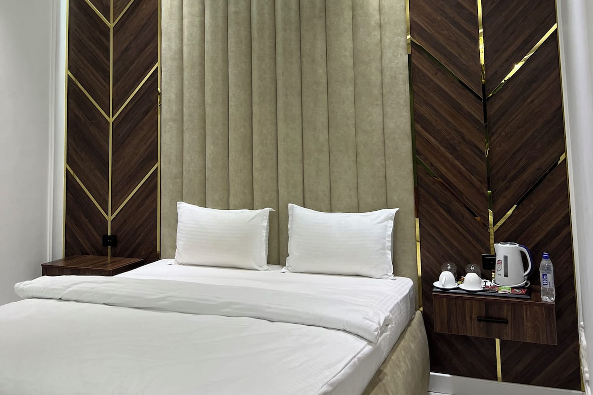 Luxury Room, City View | In-room safe, desk, laptop workspace, soundproofing