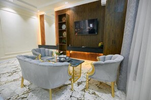 Unclassified image, 3 of 33, button