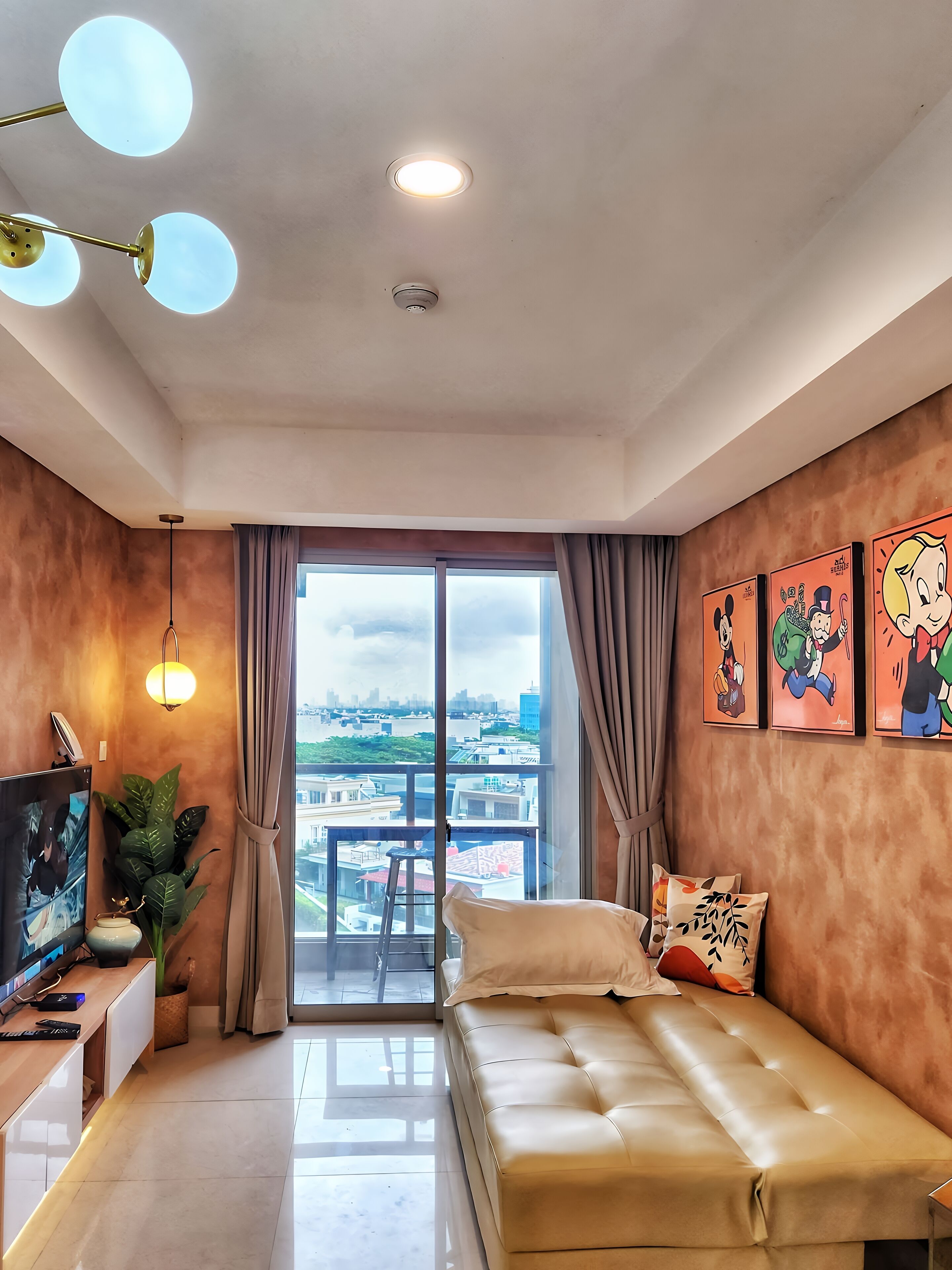 Leilighet, 2 soverom, byutsikt | Oppholdsområde | En 43-tommers smart-TV med kabel-kanaler