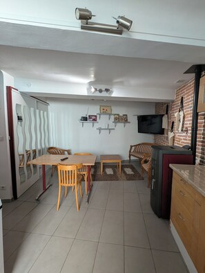 Dining - Quiet village house in Alénya - 5km from the beaches (Alénya)