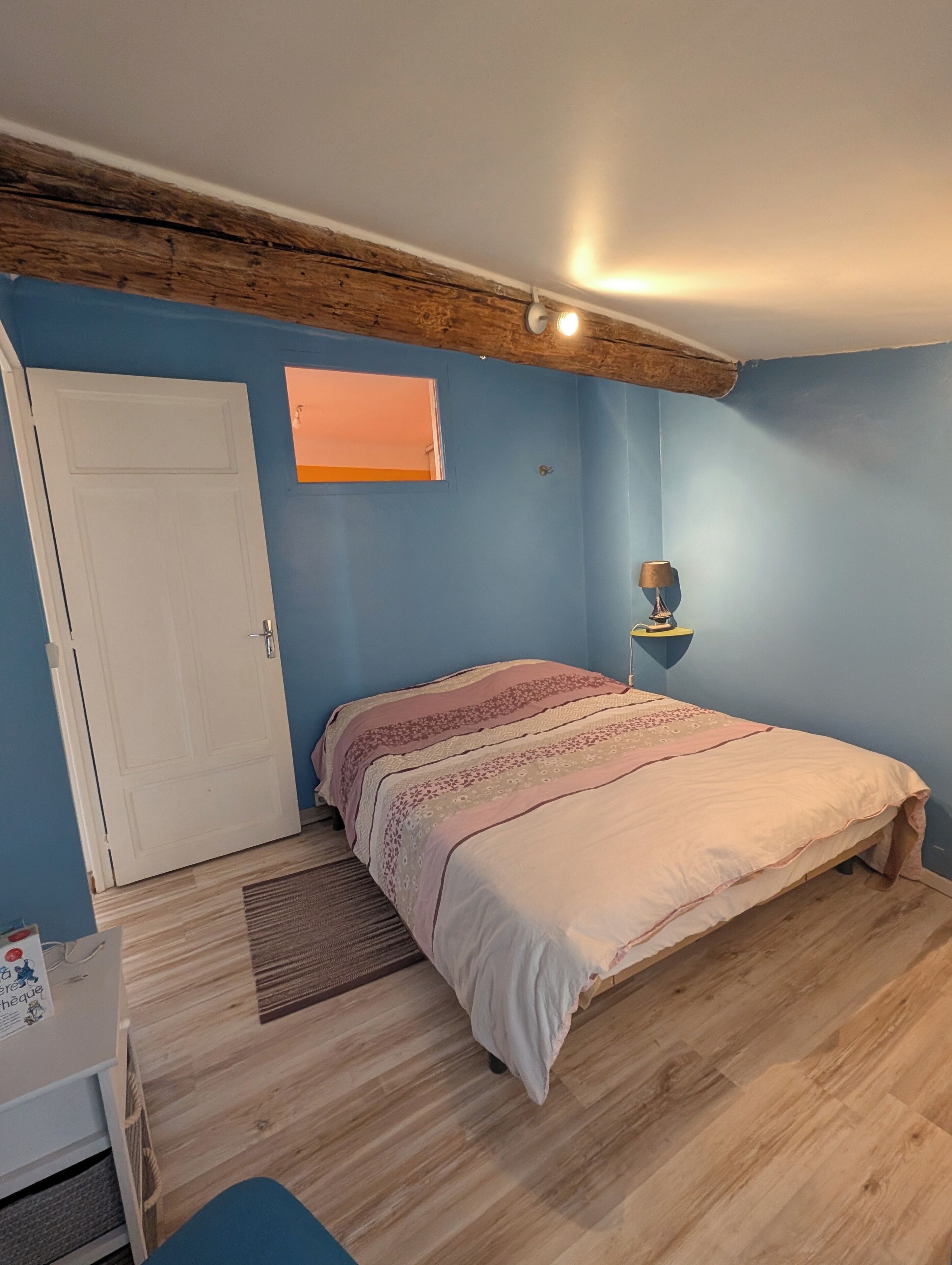 2 bedrooms, bed sheets