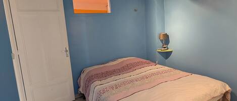 2 bedrooms, bed sheets