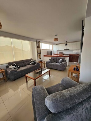 TV - Surfers Paradise - Casa Caro (Punta Negra)