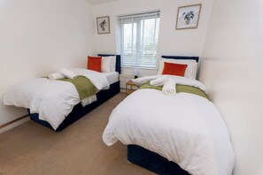 Unclassified image, 3 of 24, button - Charming 5-Bedroom Townhouse in Central Gloucester (Gloucester)