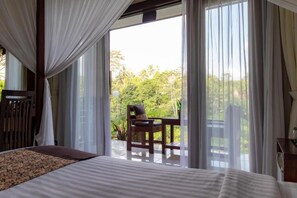 1 bedroom, iron/ironing board, internet, bed sheets - Tranquil Poolside Retreat (Tegallalang)