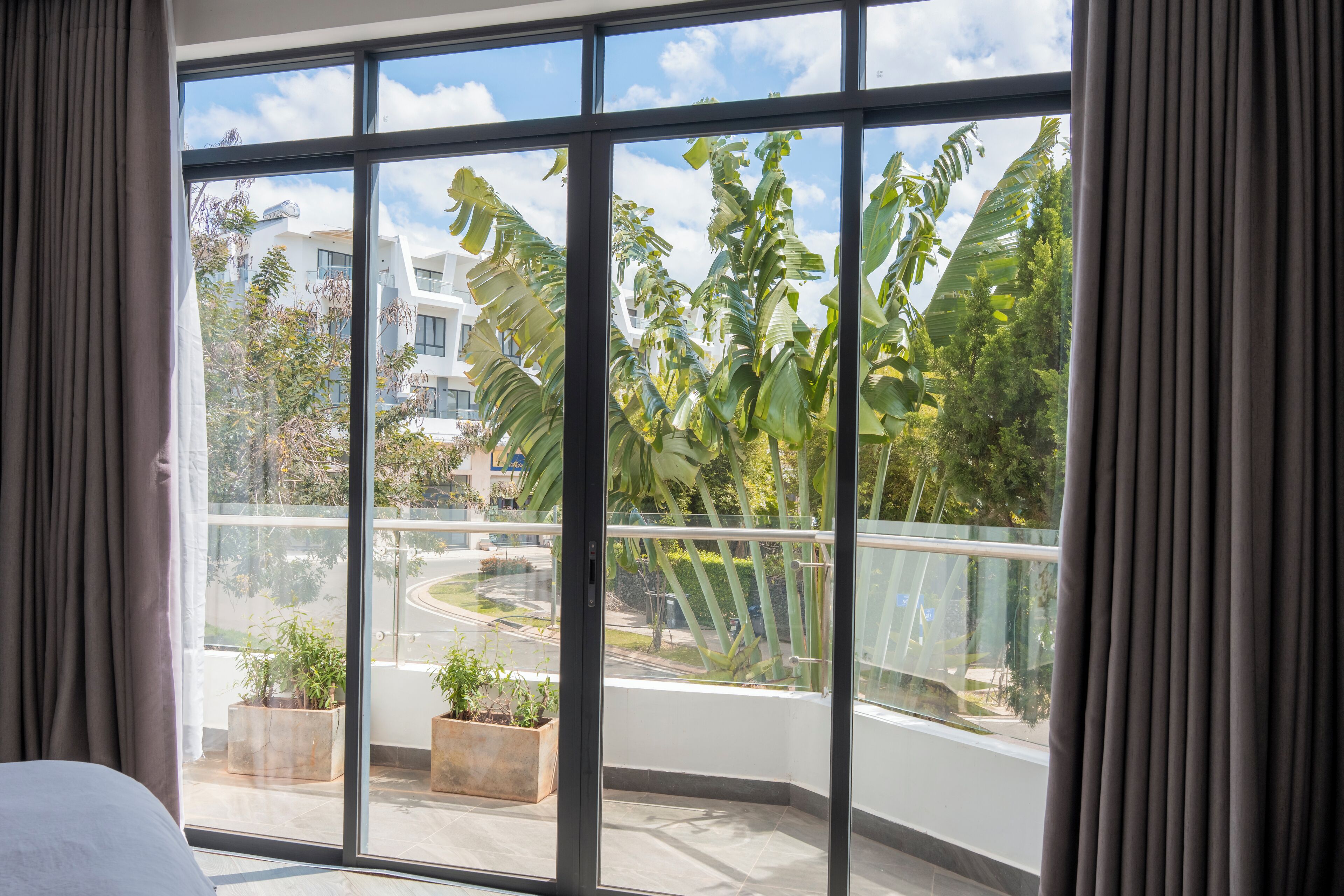 Chambre Standard avec lits jumeaux, balcon, vue ville | Intérieur