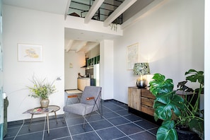 Căn hộ phong cách cổ điển, quang cảnh sân vườn