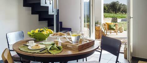 Klassiek appartement, uitzicht op de binnenplaats | Dineren