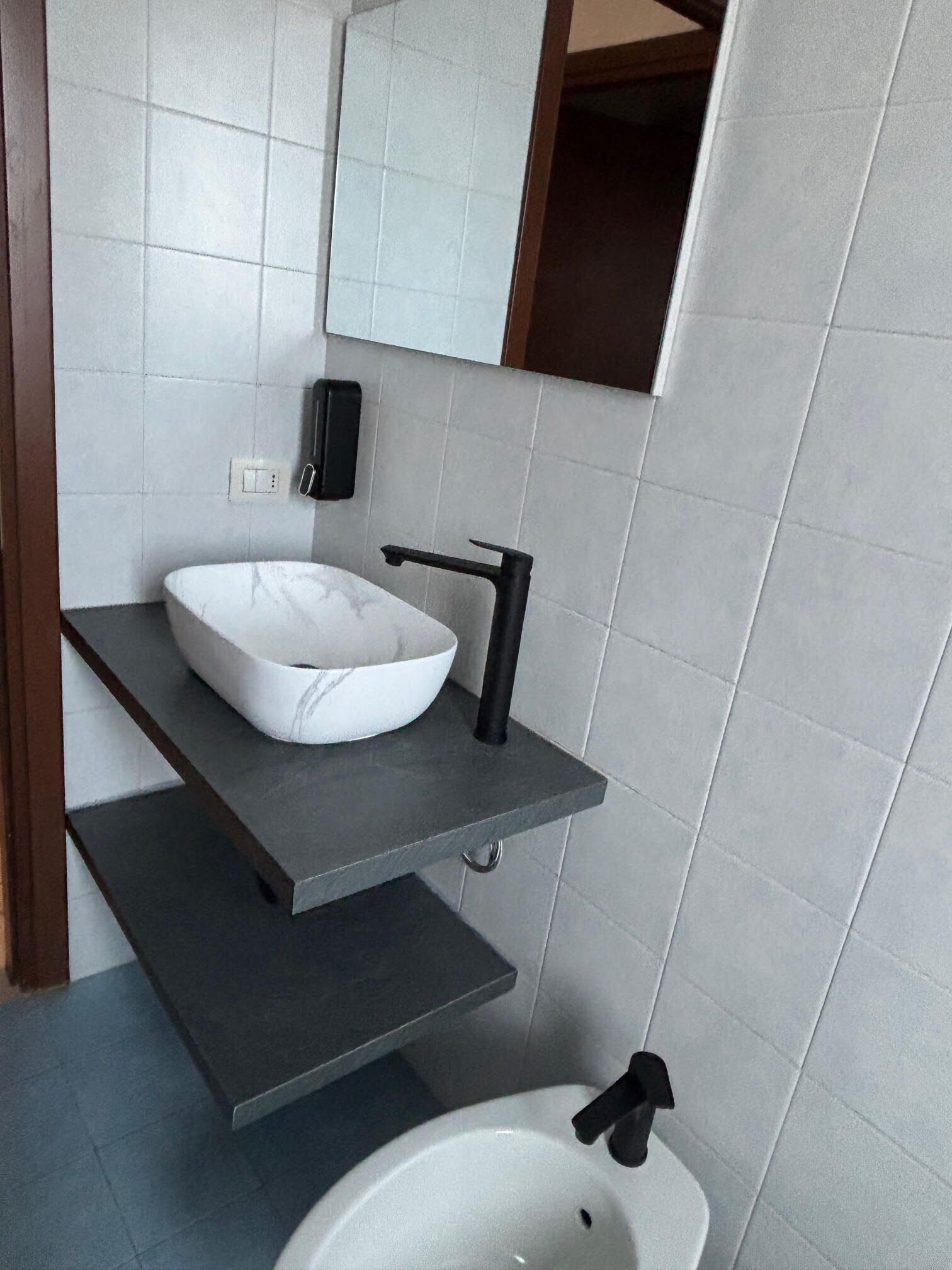 Doccia, asciugacapelli, bidet, asciugamani