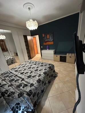 Unclassified image, 2 of 6, button - Vrbo Property (Rho)