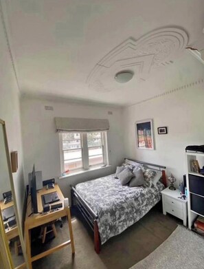 1 chambre, fer et planche Ă repasser, Wi-Fi, draps fournis