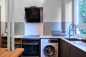 Fridge, stovetop, dishwasher, coffee/tea maker - Loft | Altstadt Urban | seeglueck (Konstanz)