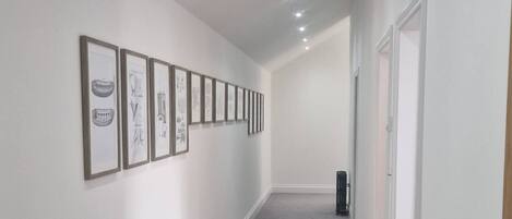 House, 5 Bedrooms | Interior