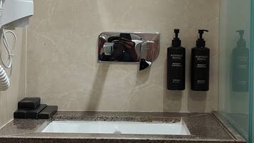 Standard Double Room | Bathroom