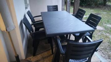 Apartment | Tempat makan luar