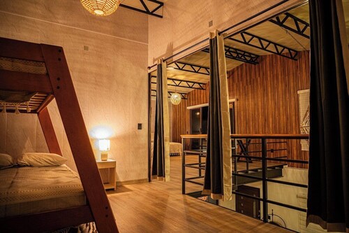 Large Open-Concept Home for 9 Guests | 5 Beds