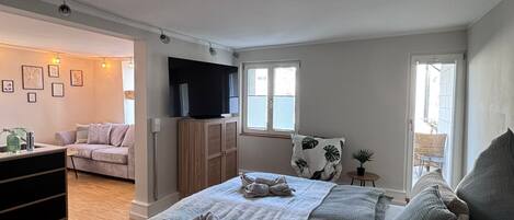 1 bedroom, iron/ironing board, travel cot, free WiFi