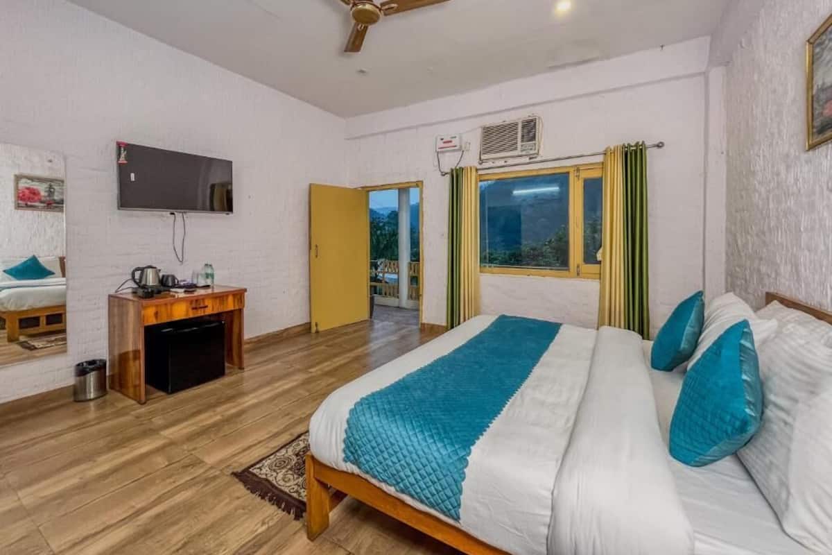 Superior Double Room, Balcony, Garden View | Free WiFi