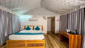 Tent, balkon, uitzicht op tuin