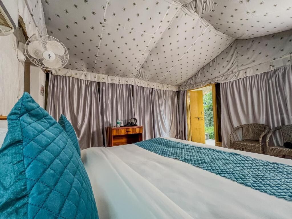 Zelt, Balkon, Gartenblick