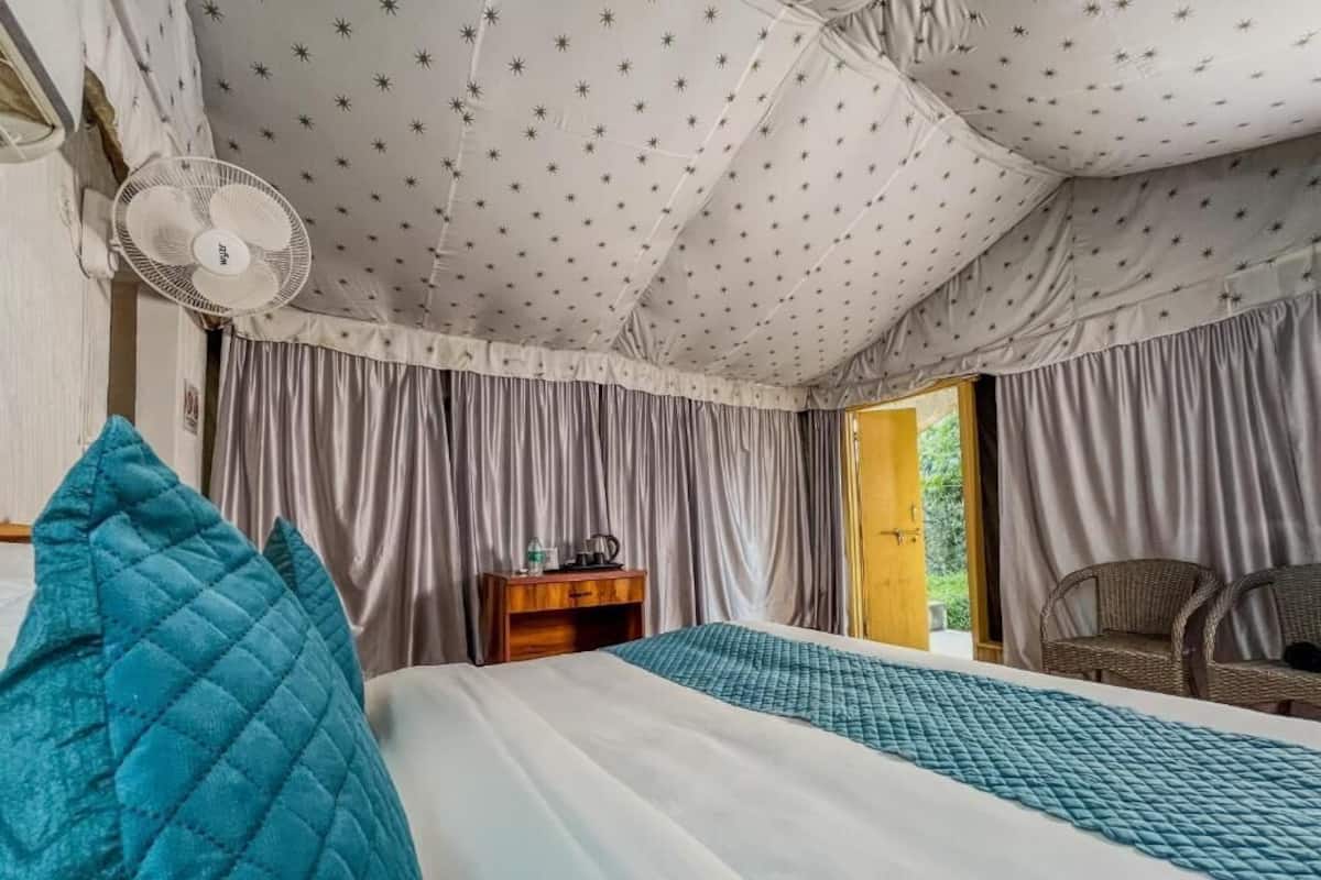 Zelt, Balkon, Gartenblick