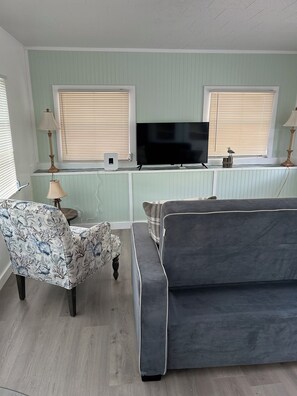TV - Dog-Friendly, Water Front Home with Tiki Hut and 40 Ft Dock and Launch (Key Largo)