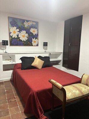 Unclassified image, 3 of 10, button - Casa cubo (Alhama de Granada)