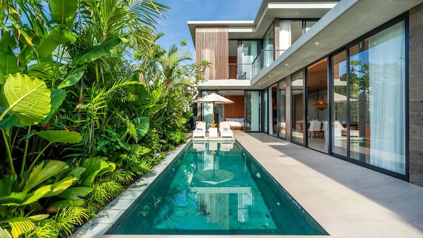 A modern house with a swimming pool surrounded by lush tropical plants. - Modern Villa | Private Pool | Near Canggu Beach (Kerobokan)