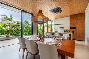 Dining - Luxury 4 BR Pool Villa | Near Canggu Beach (Kerobokan)