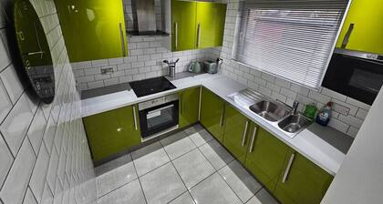 Cosy Oakbank Apartment close to Wishaw hospital