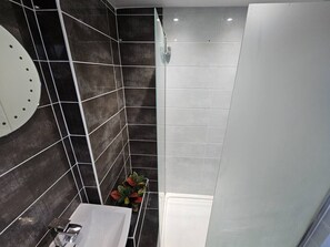Bathroom - Cosy Oakbank Apartment close to Wishaw hospital (North Lanarkshire)