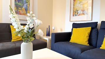 Fernseher, Tischtennisplatte