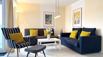 Fernseher, Tischtennisplatte