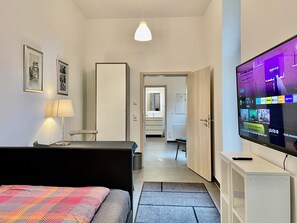 1 bedroom, iron/ironing board, WiFi, bed sheets - Apartment garden view in the garden house # 2 rooms # fewohalle # (Halle (Saale))