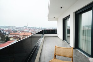 Premier Penthouse, Kitchen, City View | Balcony view - Stars Hotel (Jelah)
