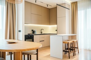 Premier Penthouse, Kitchen, City View | Private kitchen | Electric kettle, highchair - Stars Hotel (Jelah)
