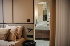 Premier Penthouse, Kitchen, City View | Desk, soundproofing, free WiFi - Stars Hotel (Jelah)