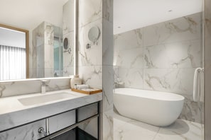 Suite | Bathroom