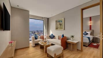 Premium bedding, pillow-top beds, minibar, in-room safe