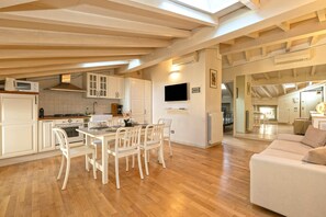 Interior - Family relaxation in downtown Bergamo (Bergamo)