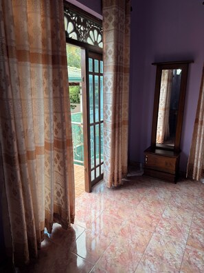 Deluxe Double Room, City View | Interior