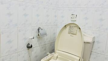 Basic Shared Dormitory, Courtyard View | Bathroom