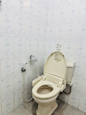 Basic Shared Dormitory, Courtyard View | Bathroom