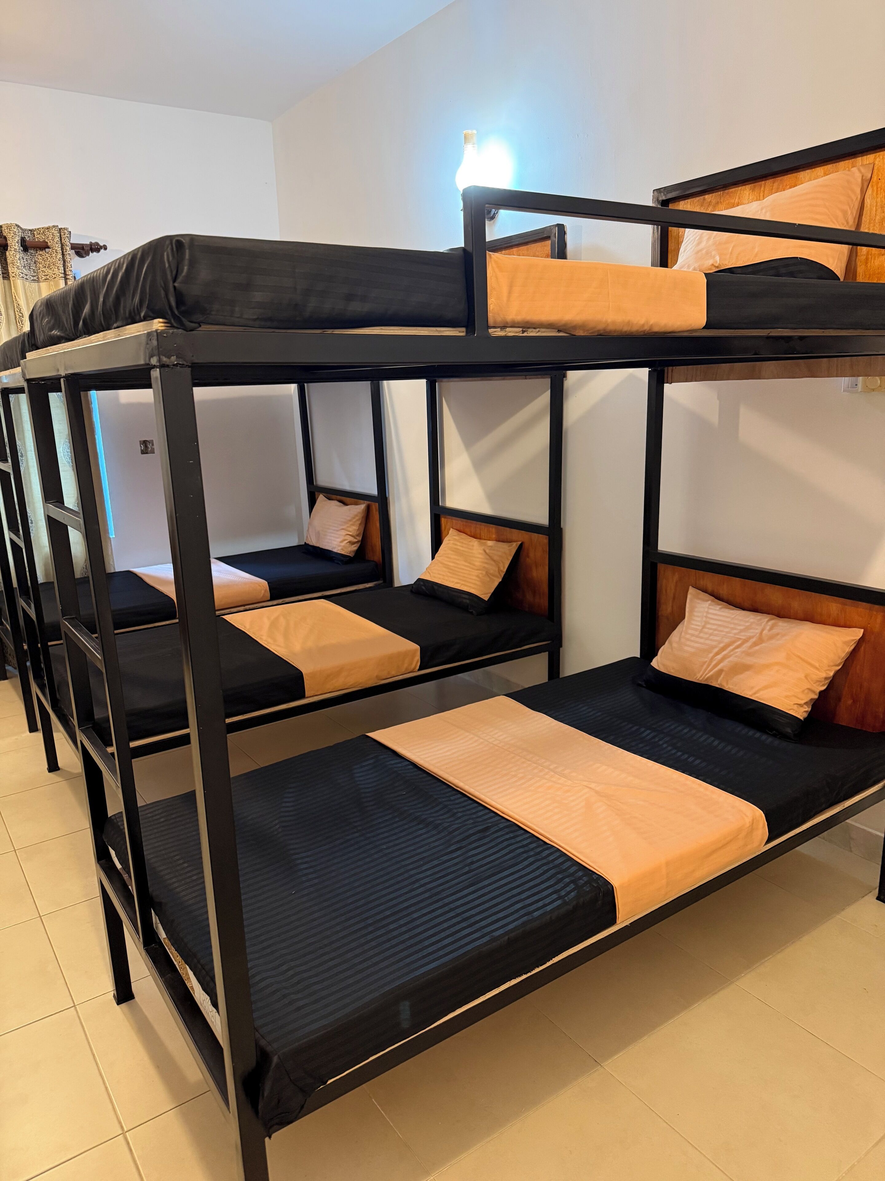 ベーシック 共同ドミトリー コートヤードビュー