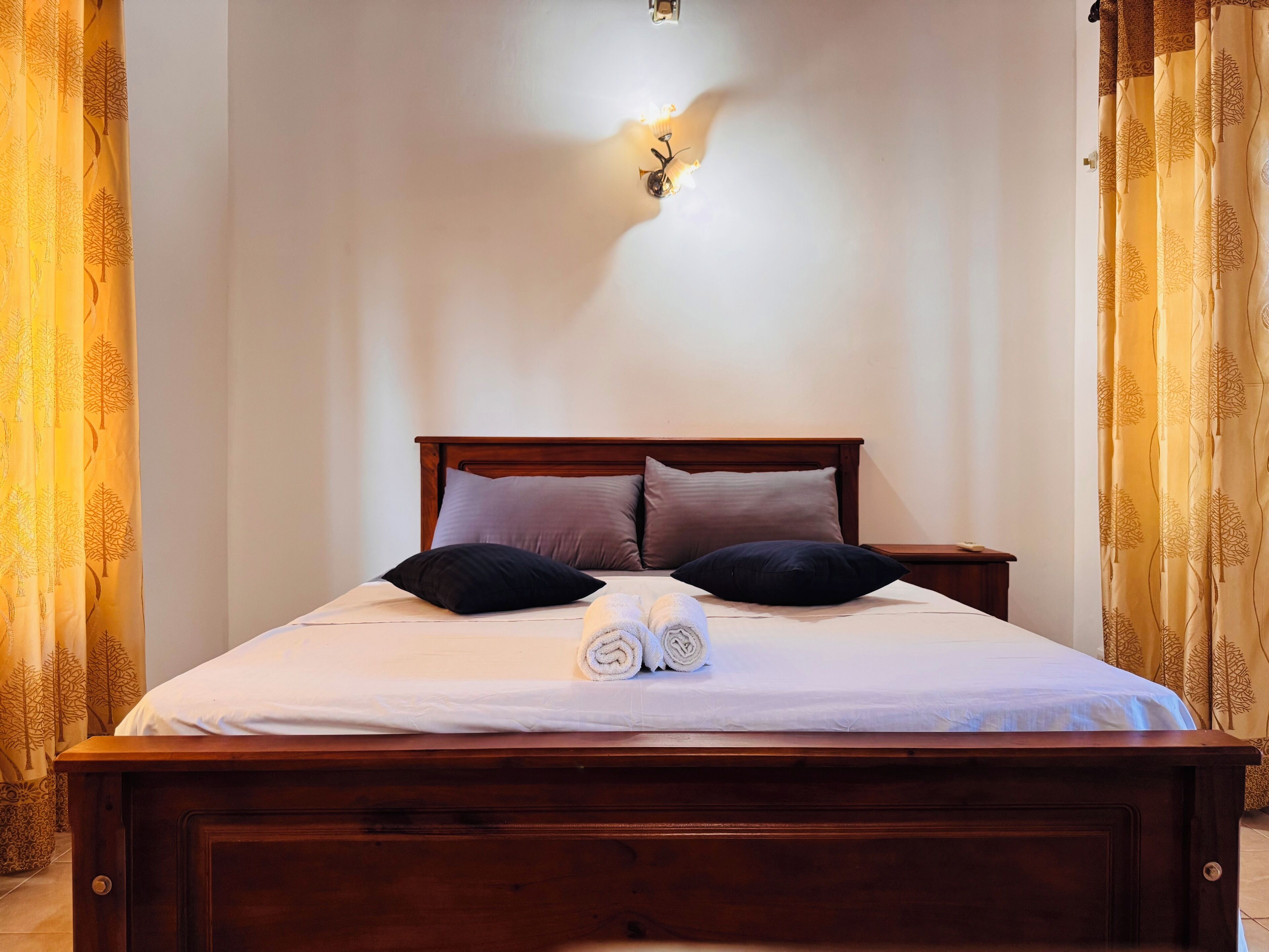 Deluxe Double Room, City View | Blackout drapes, soundproofing, free WiFi