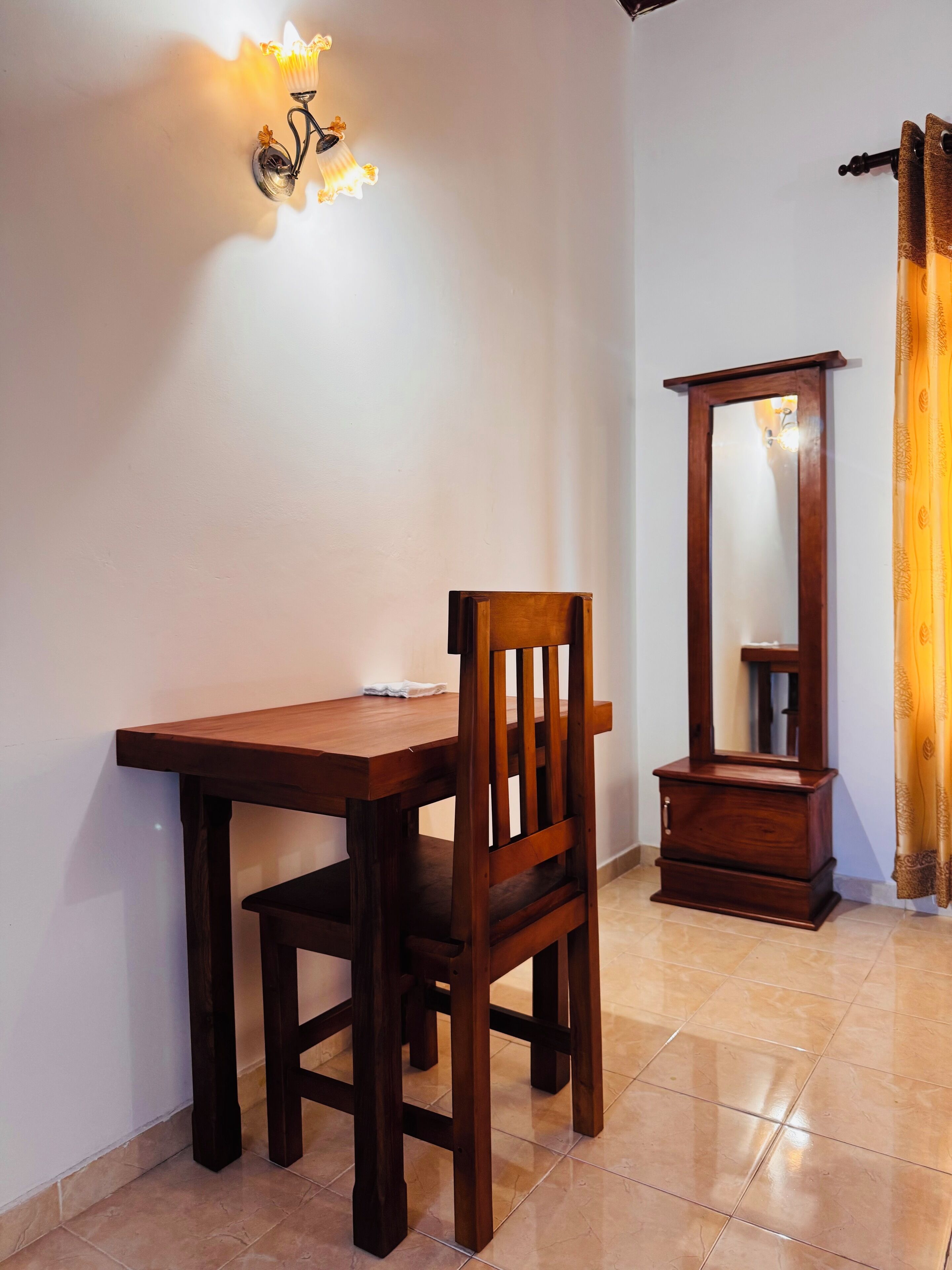 Deluxe Double Room, City View | Interior