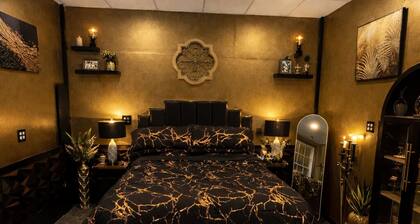 The Emerald Escape: Moody emerald loft near the lake.