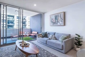 TV - The West End Hideaway (West End)