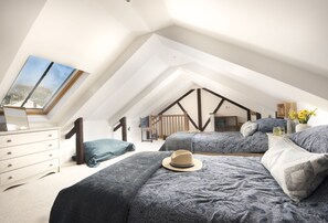 3 habitaciones, tabla de planchar con plancha, wifi y ropa de cama 